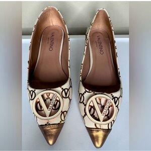 Valentinos white and gold flats